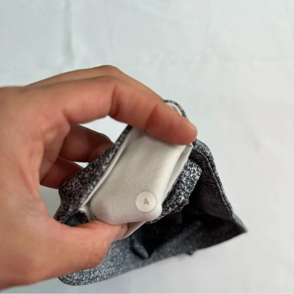 0316 - Lululemon Crop Pants Size 4 - Picture 4 of 7